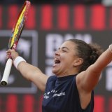 L'immense joie de Jasmine Paolini, qui a cueilli le titre à Rome KEYSTONE/AP/Alessandra Tarantino
